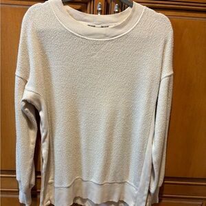Aerie Chilled Out Comfy Sweatshirt with slit Sides in Ivory. Size:XS